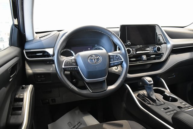 2024 Toyota Highlander LE photo 14