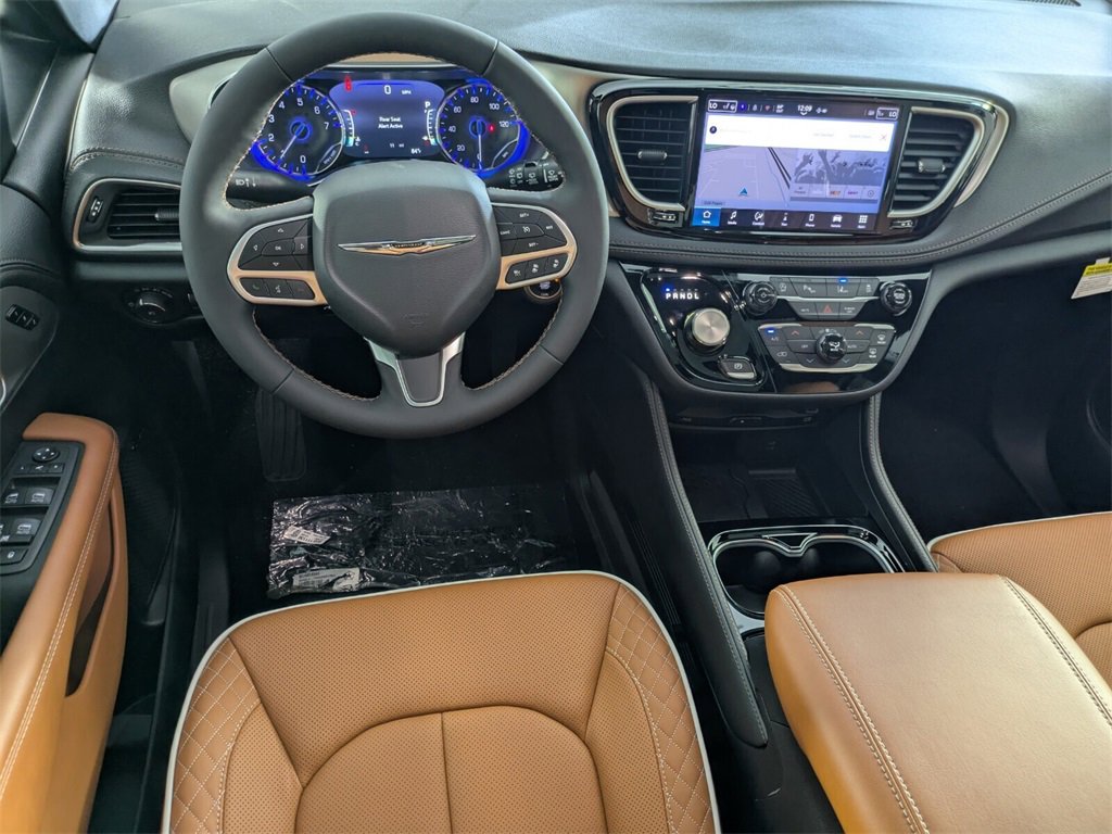 2026 Chrysler Pacifica Pinnacle photo 12