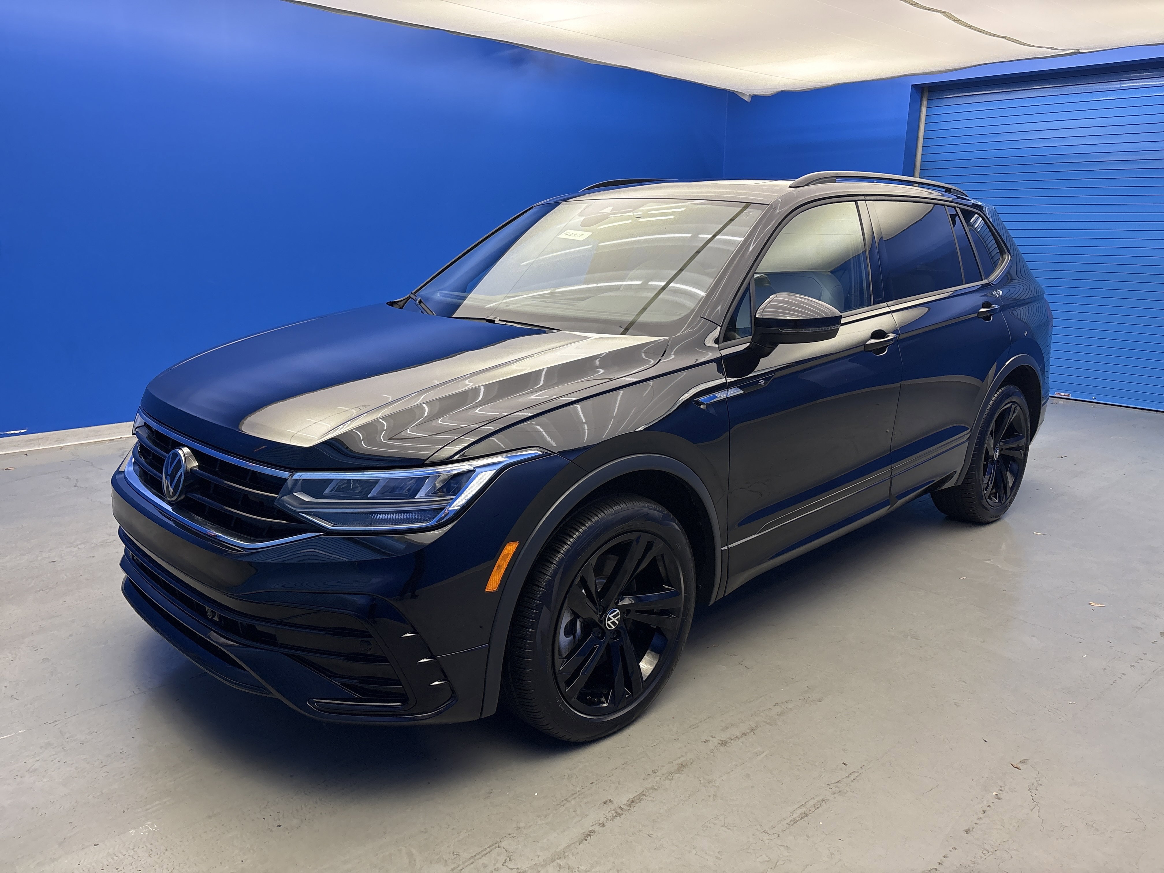 2024 Volkswagen Tiguan SE R-Line Black photo 3