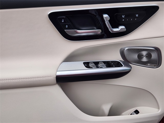 2025 Mercedes Benz GLC 350e 4MATIC photo 9