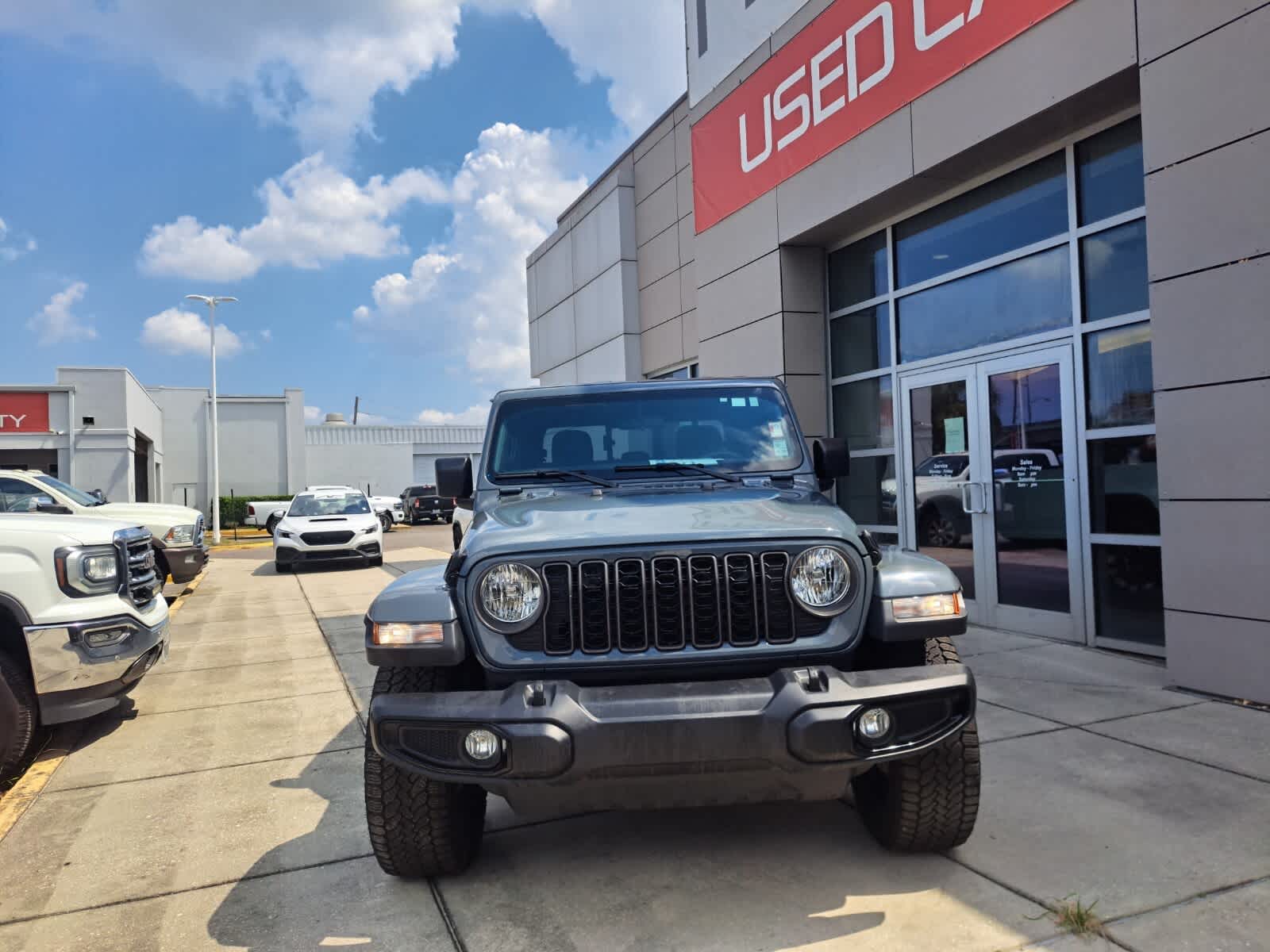 2024 Jeep Gladiator Sport photo 2