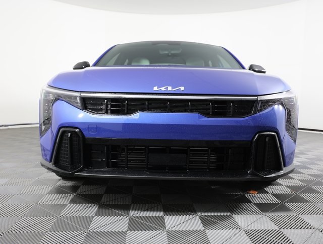 2025 Kia K4 GT-Line Turbo photo 2