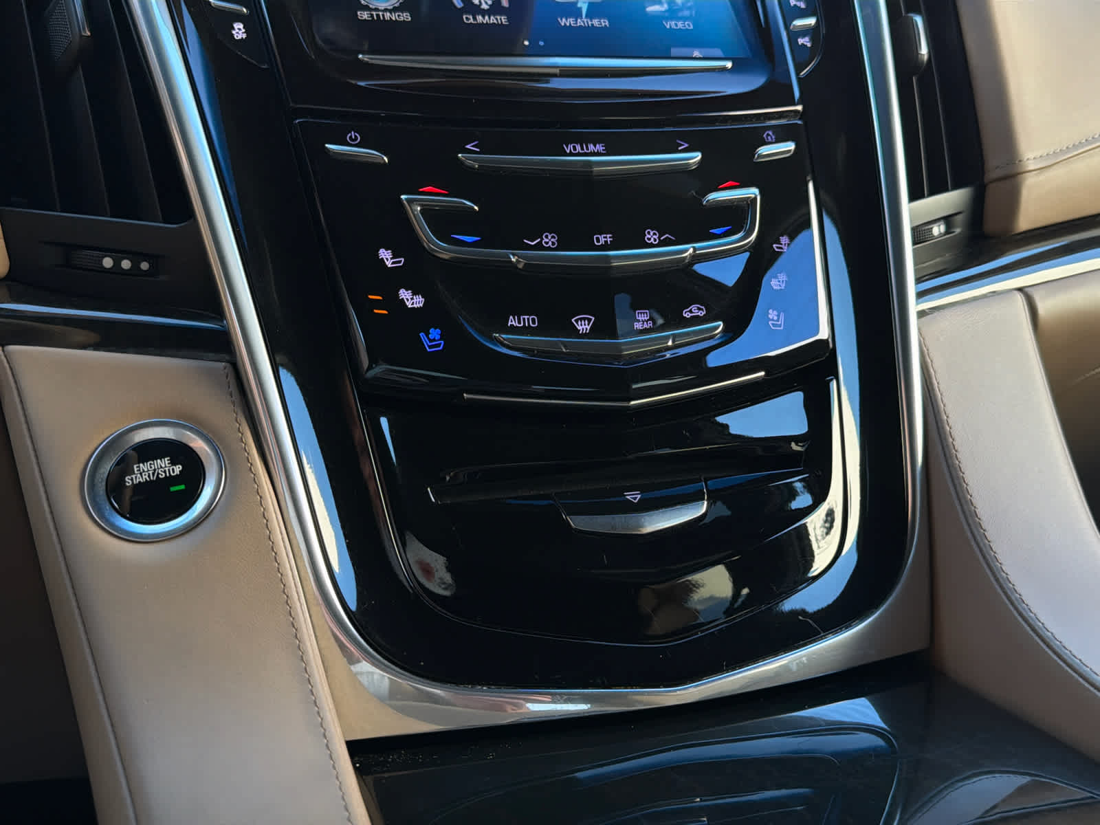 2018 Cadillac Escalade Platinum photo 21