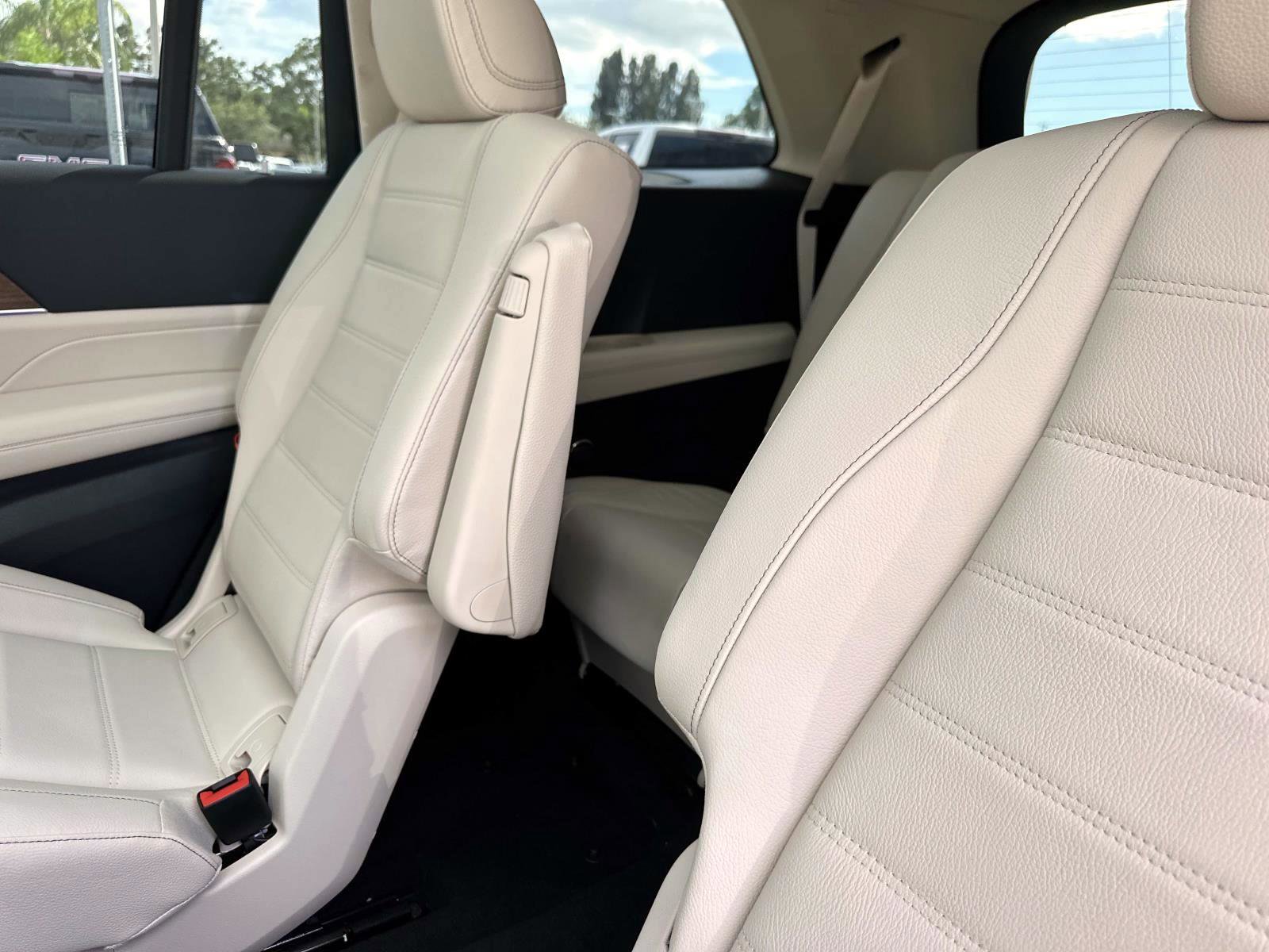 2026 Mercedes Benz GLS 450 4MATIC photo 13