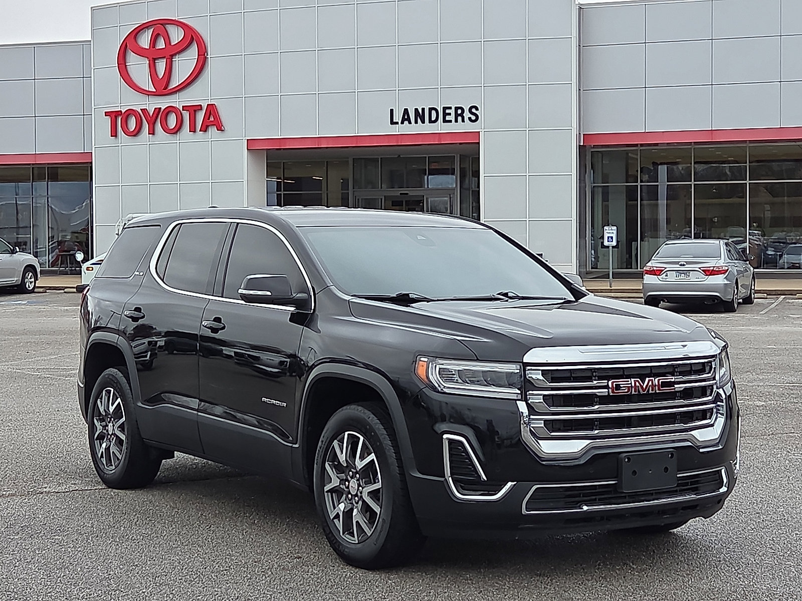 2023 GMC Acadia SLE's photo