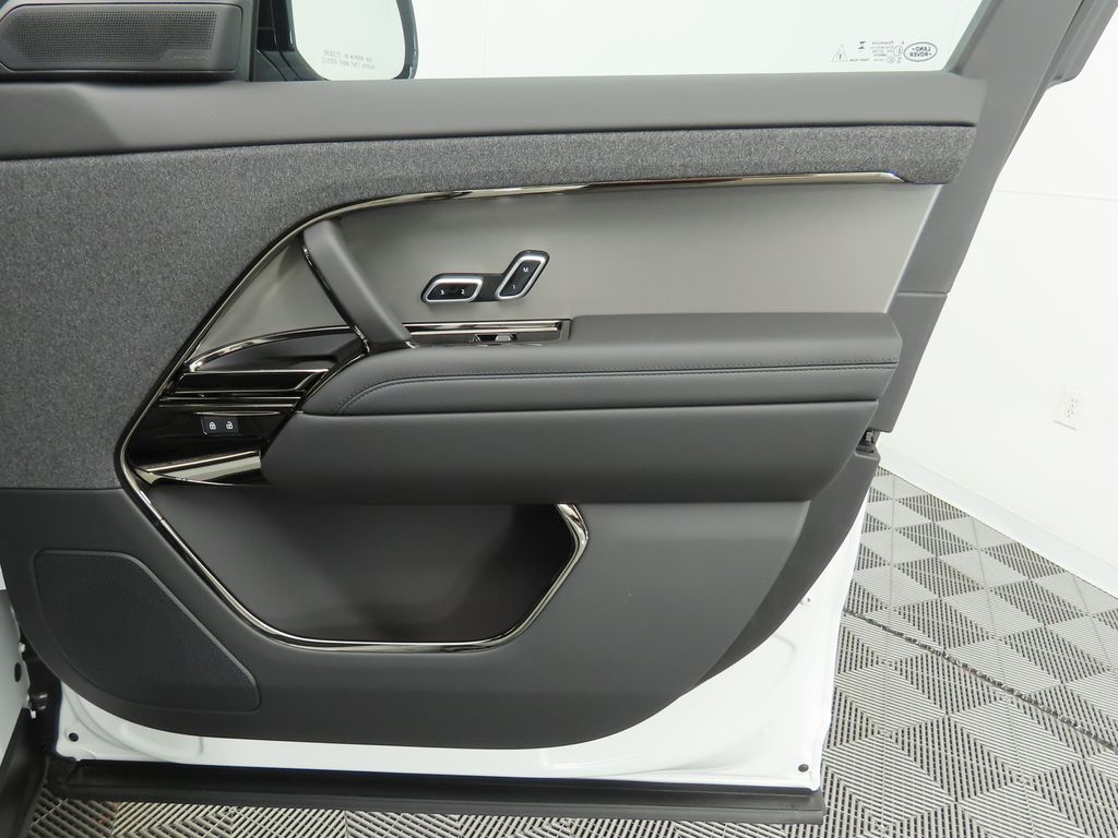 2025 Land Rover Range Rover Sport SE photo 22