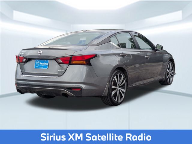 2022 Nissan Altima SR photo 4