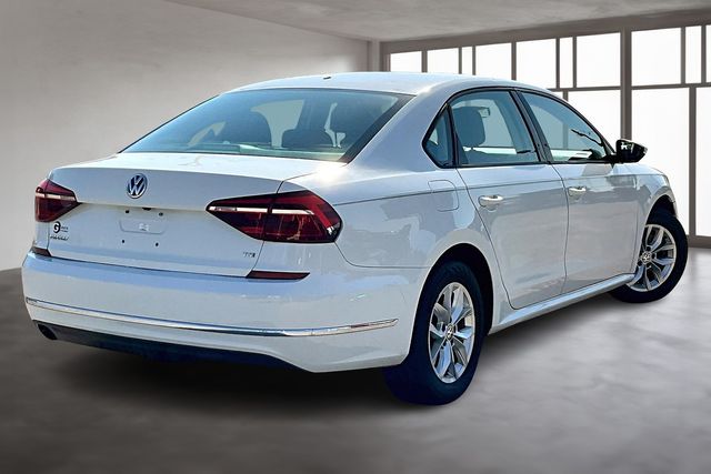 2018 Volkswagen Passat 2.0T S photo 3