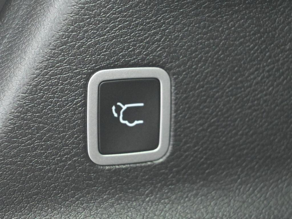 2026 Chrysler Pacifica photo 9