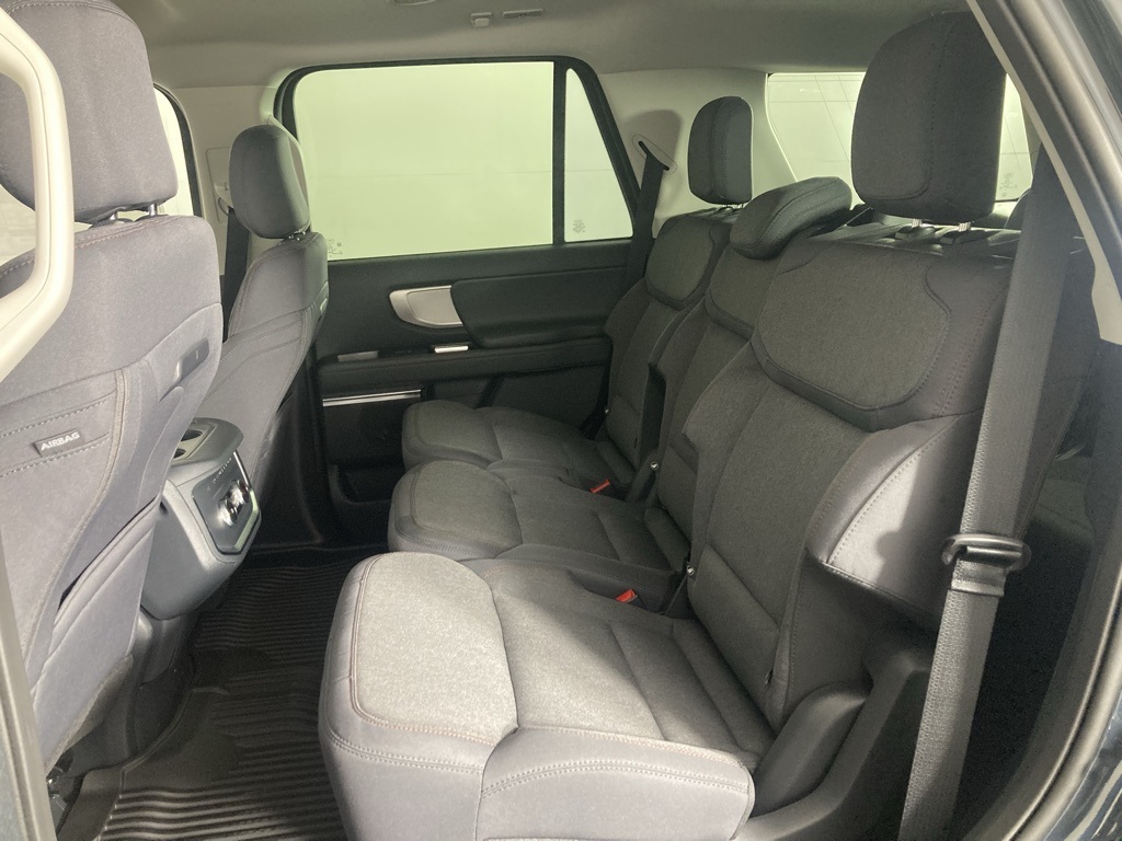 2025 Ford Expedition photo 2