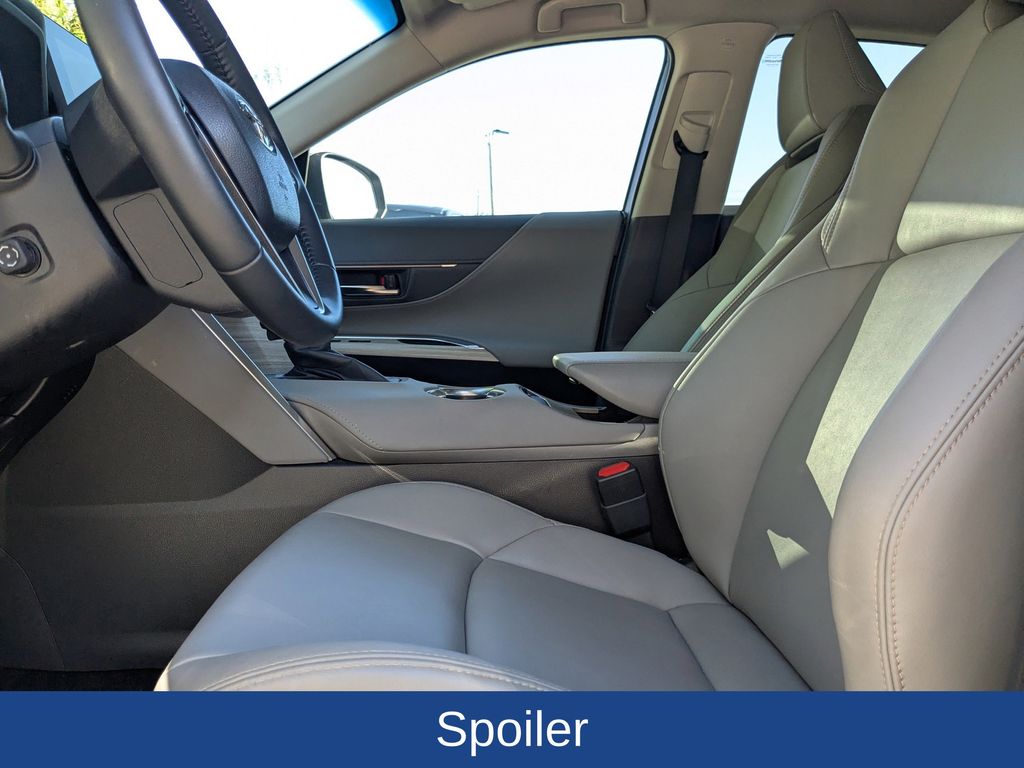 2023 Toyota Venza XLE photo 20