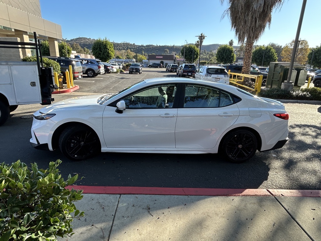 2025 Toyota Camry LE photo 4