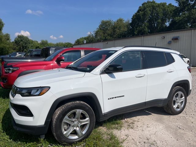 2024 Jeep Compass Latitude photo 4