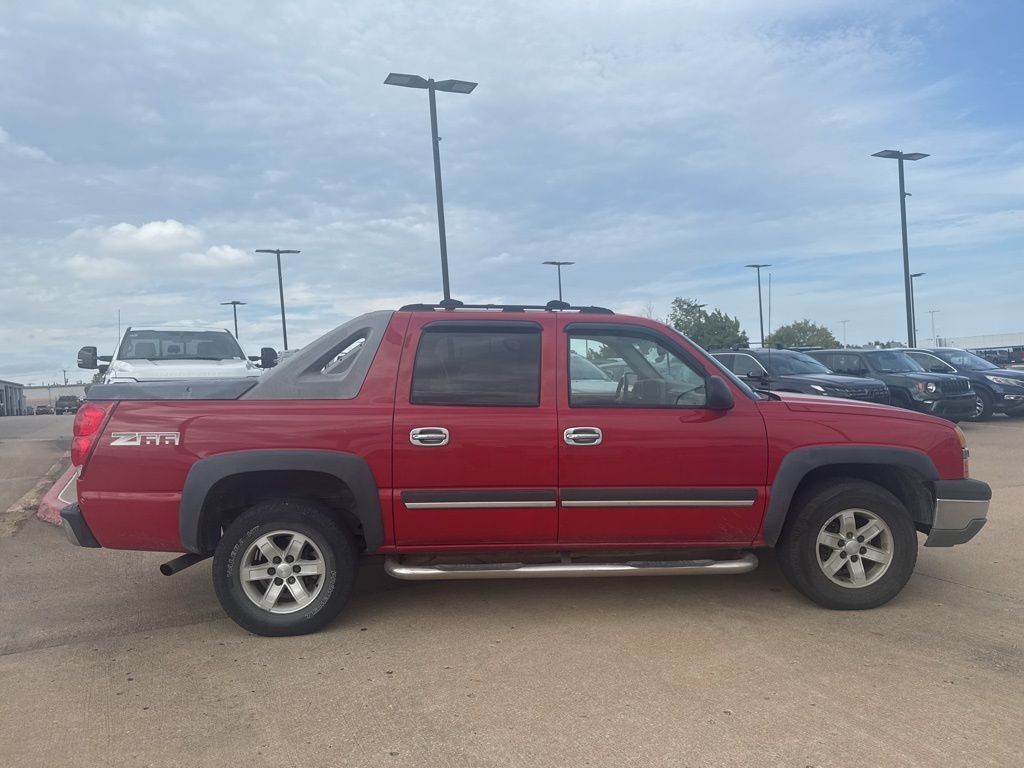 2004 Chevrolet Avalanche Base photo 2