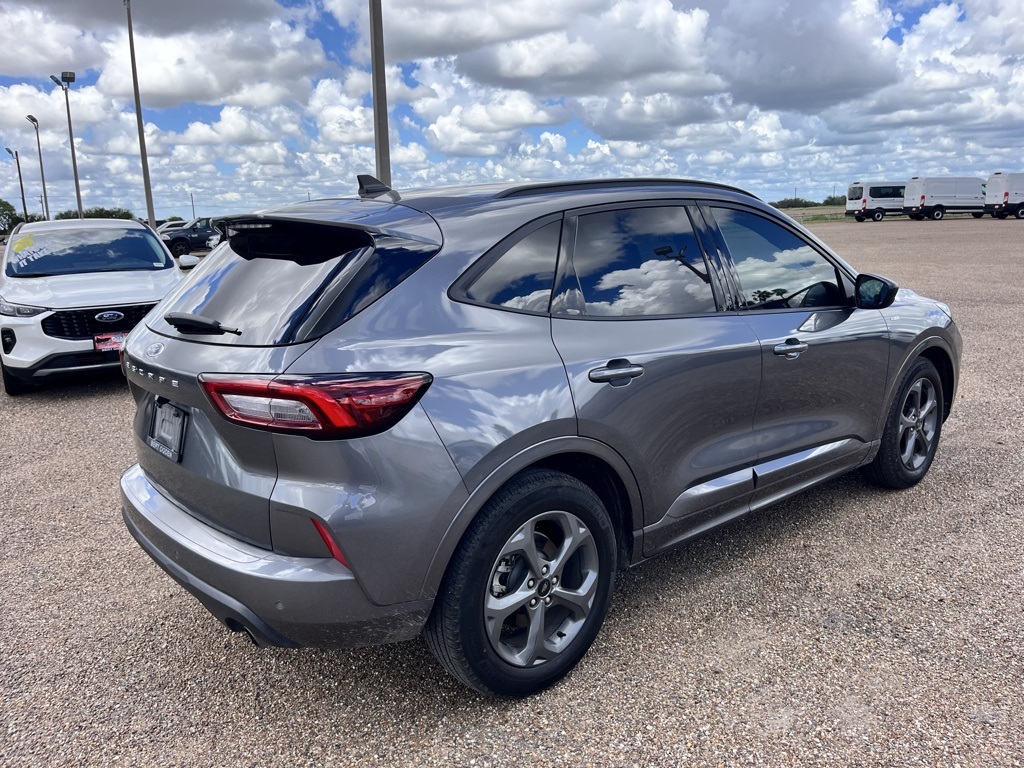2023 Ford Escape ST-Line photo 6