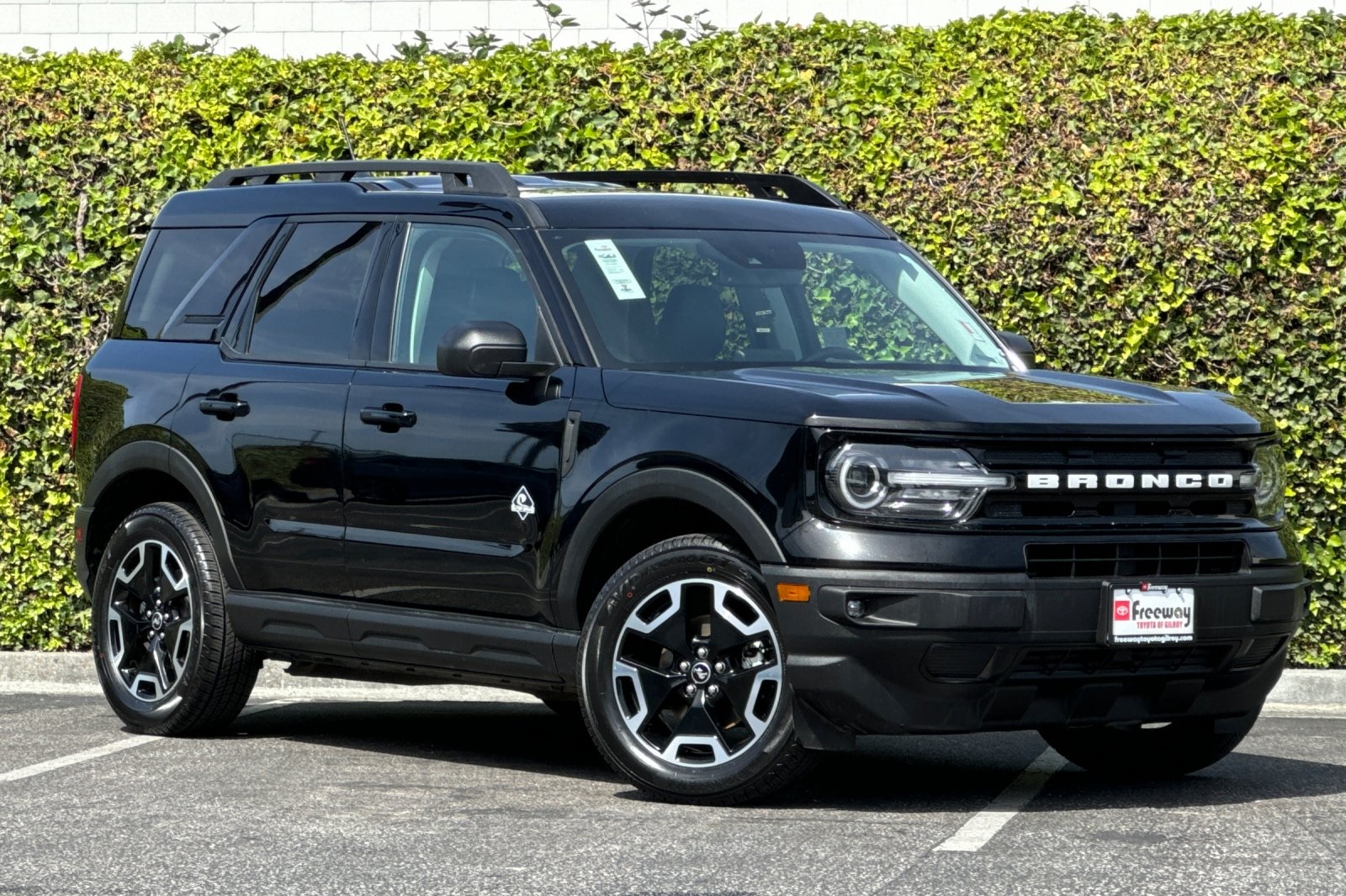 2023 Ford Bronco Sport Outer Banks photo 2