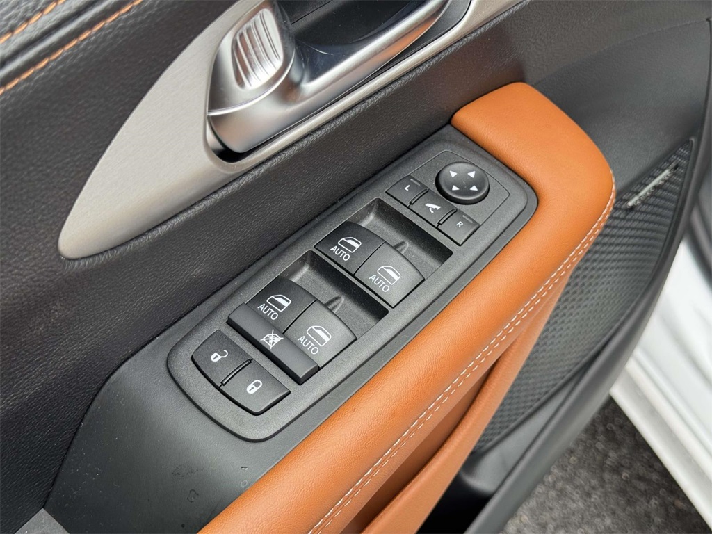 2026 Chrysler Pacifica Pinnacle photo 28