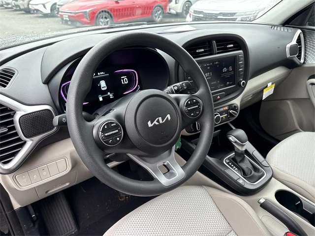 2025 Kia Soul LX photo 2