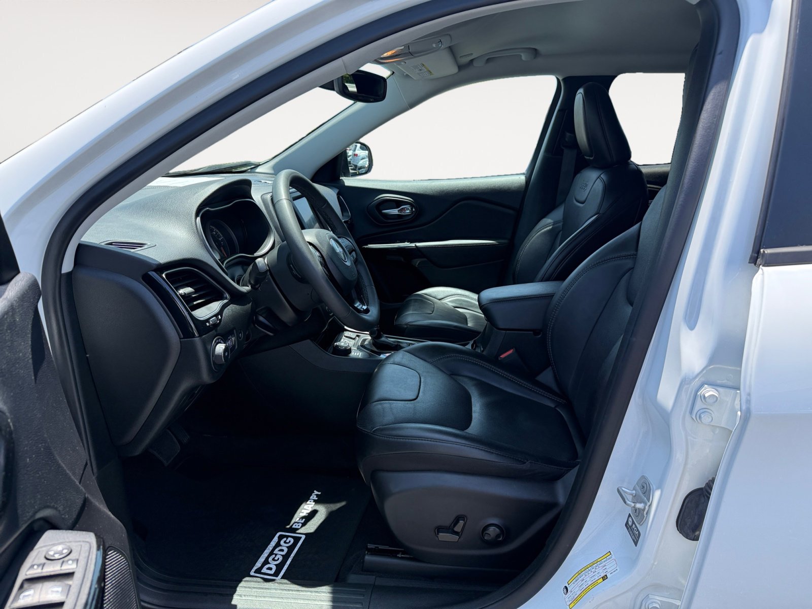 2023 Jeep Cherokee Altitude photo 9