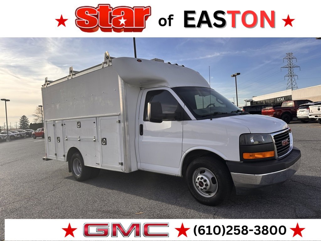 2017 GMC Savana Cutaway Work Van's photo