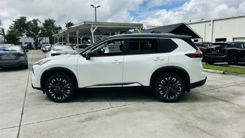 2026 Nissan Rogue Platinum photo 3