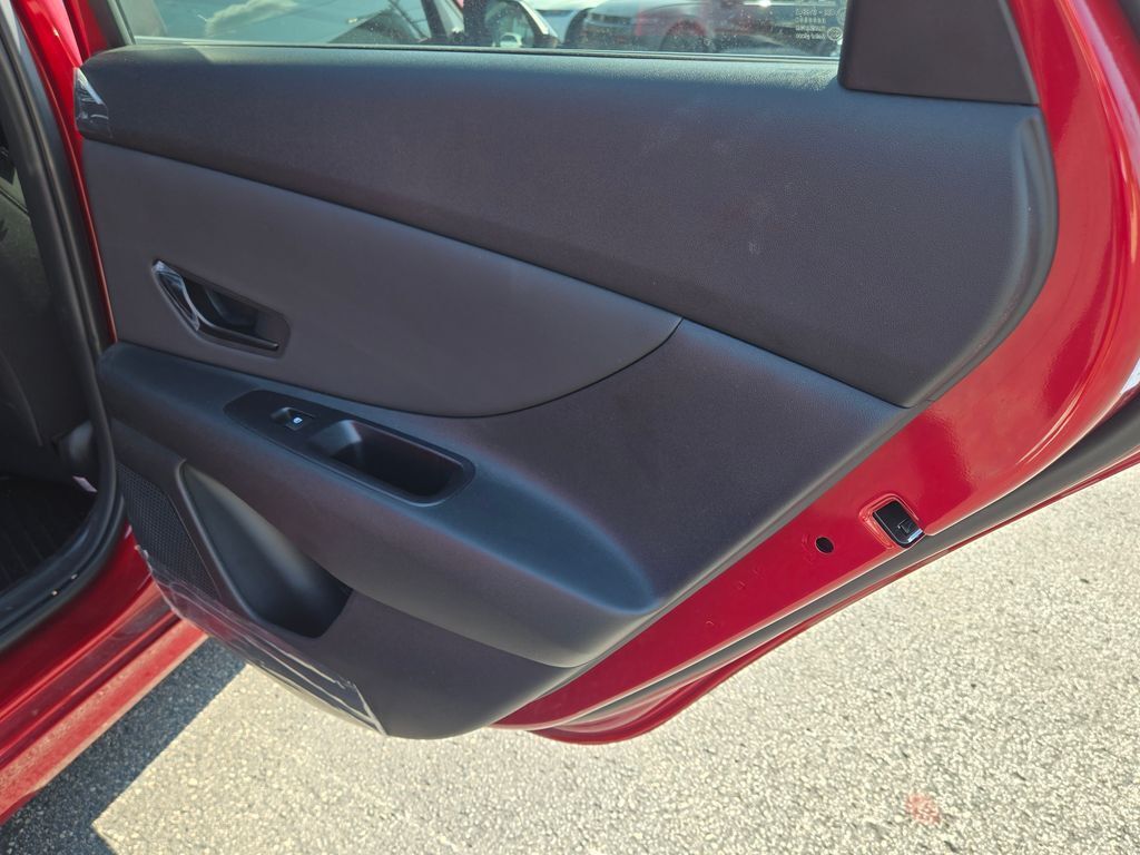 2025 Hyundai Elantra SEL Sport photo 9