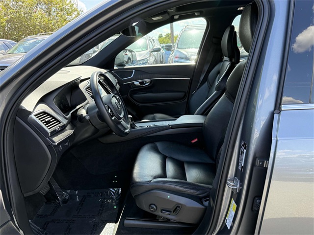 2020 Volvo XC90 T6 Momentum photo 13