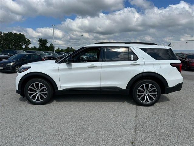 2025 Ford Explorer ST-Line photo 2