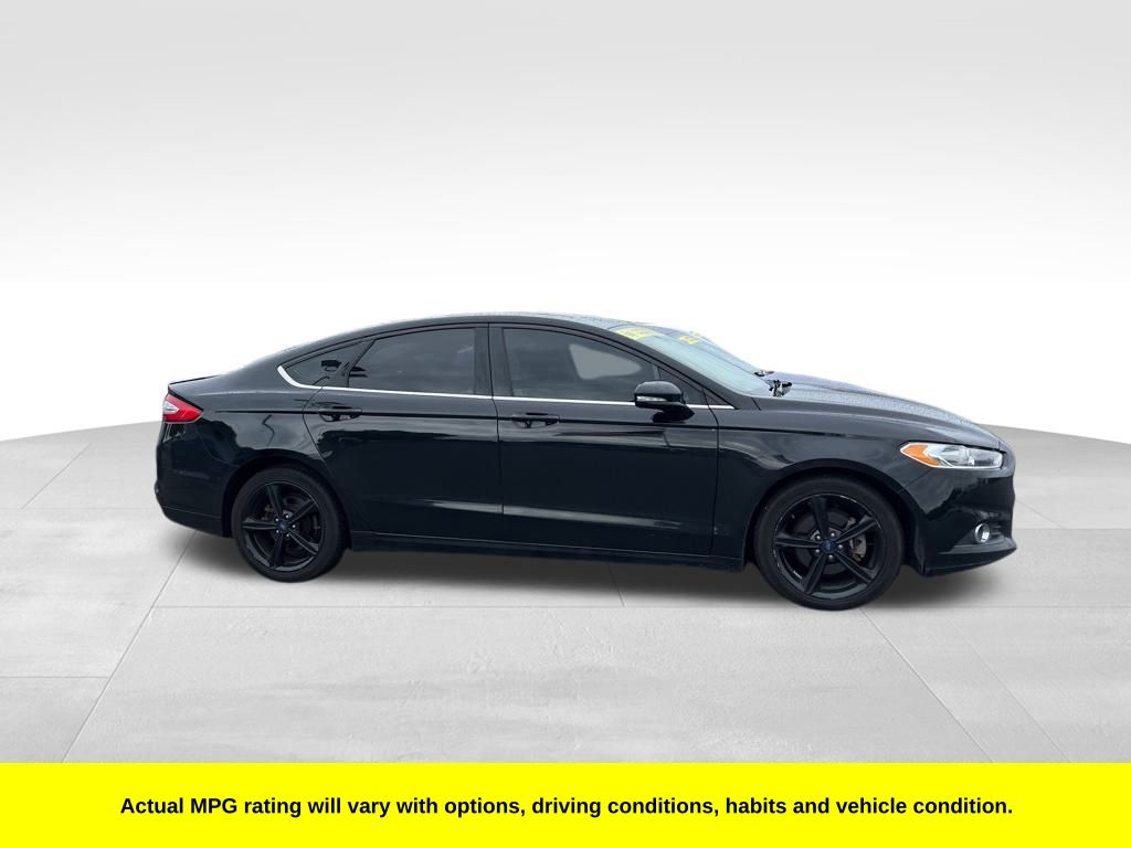 2016 Ford Fusion SE photo 2
