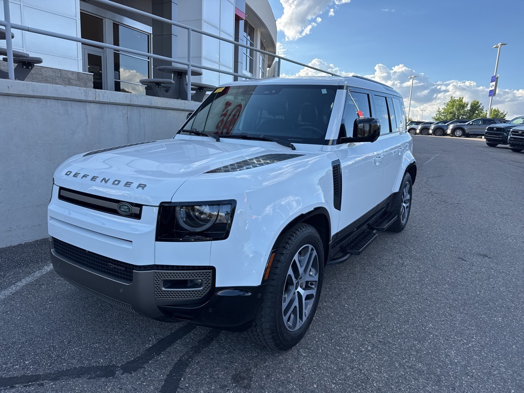 2022 Land Rover Defender 110 X-Dynamic HSE photo 3