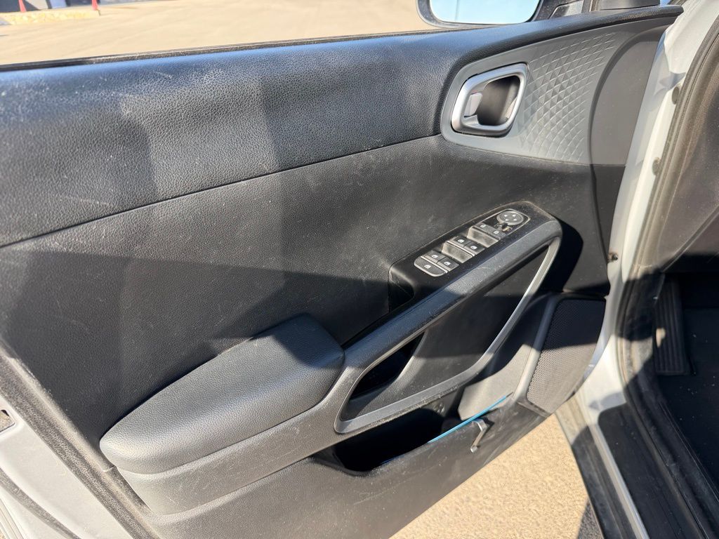 2020 Kia Soul LX photo 9