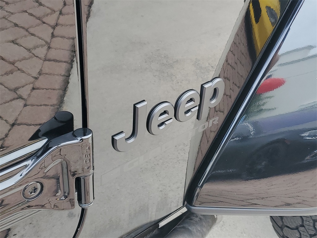 2024 Jeep Gladiator photo 8