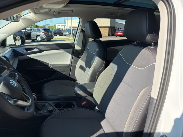 2023 Volkswagen Taos SE photo 6