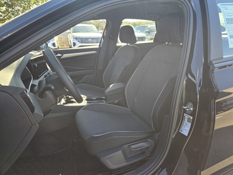 2026 Volkswagen Jetta 1.5T Sport photo 4