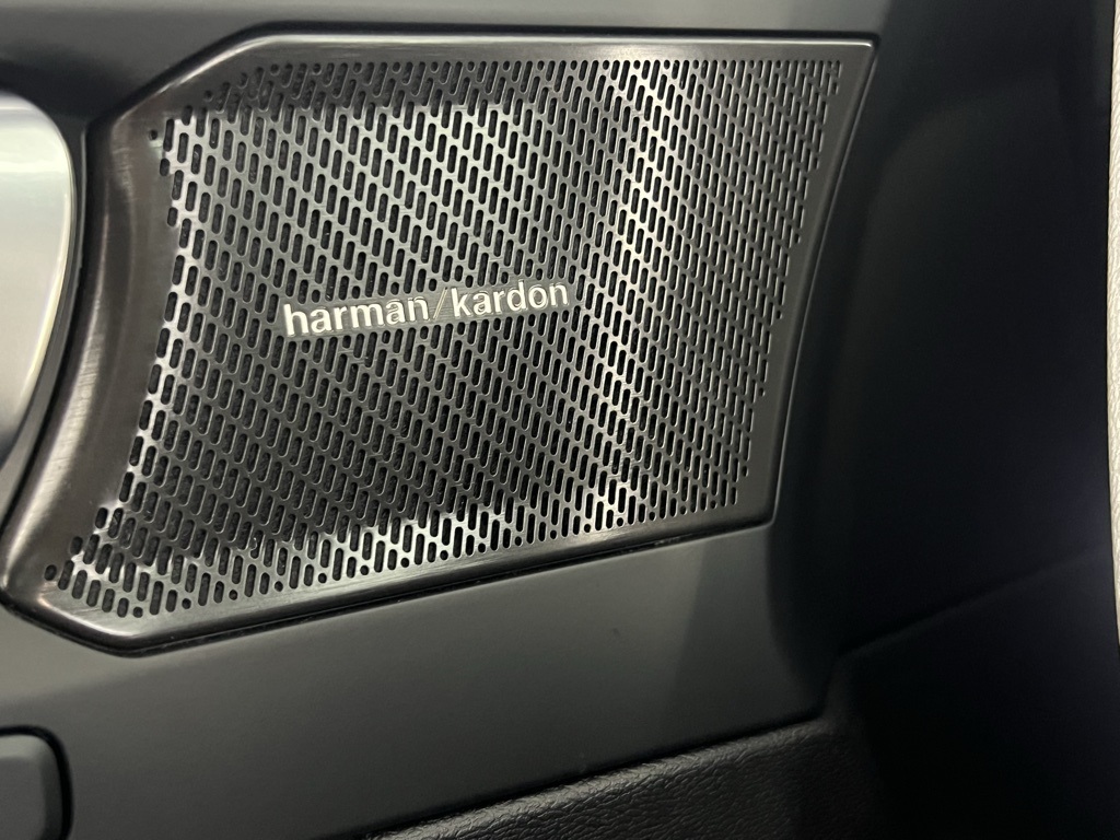 2023 Volvo XC40 Recharge Ultimate photo 17