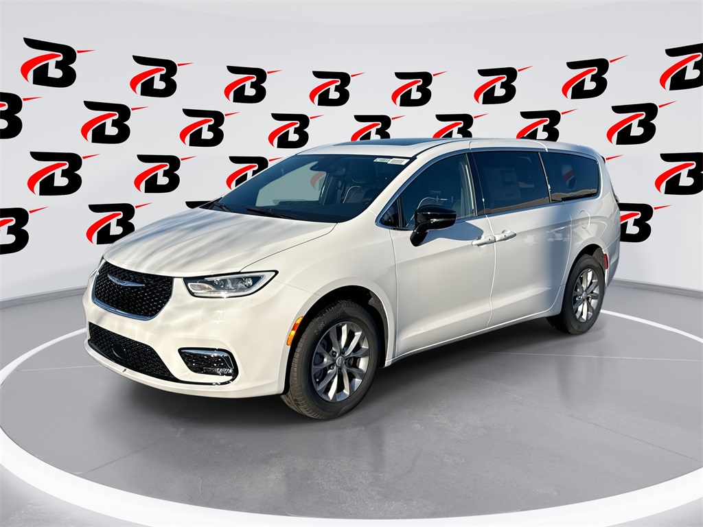 2026 Chrysler Pacifica Limited's photo