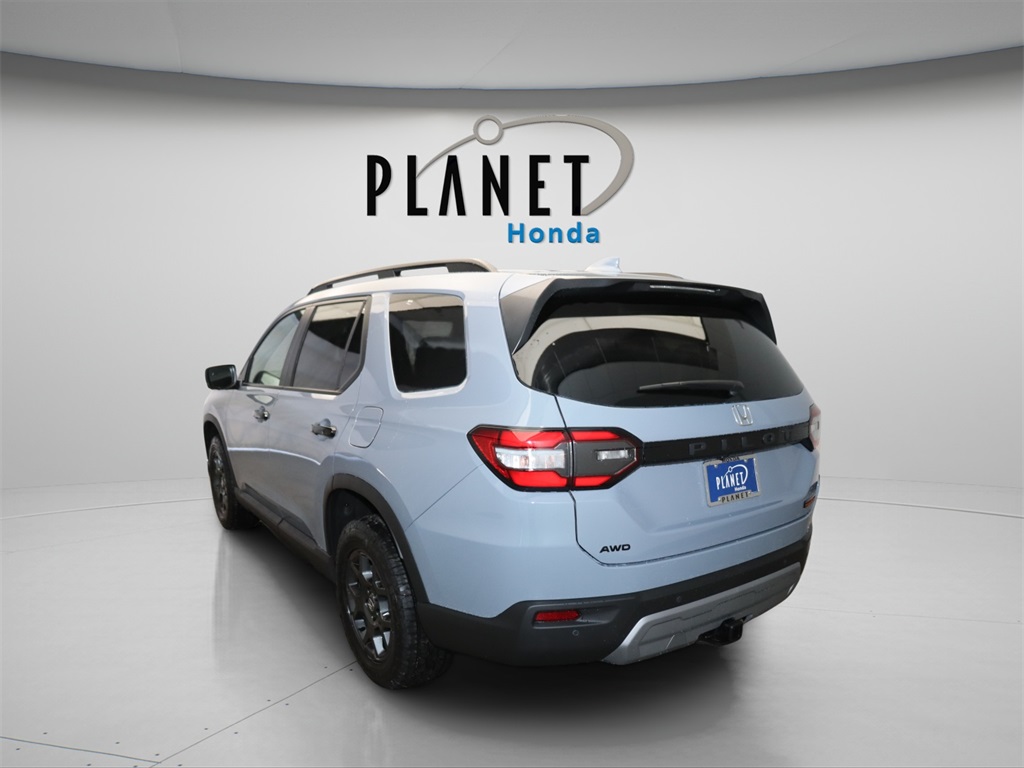 2025 Honda Pilot TrailSport photo 2