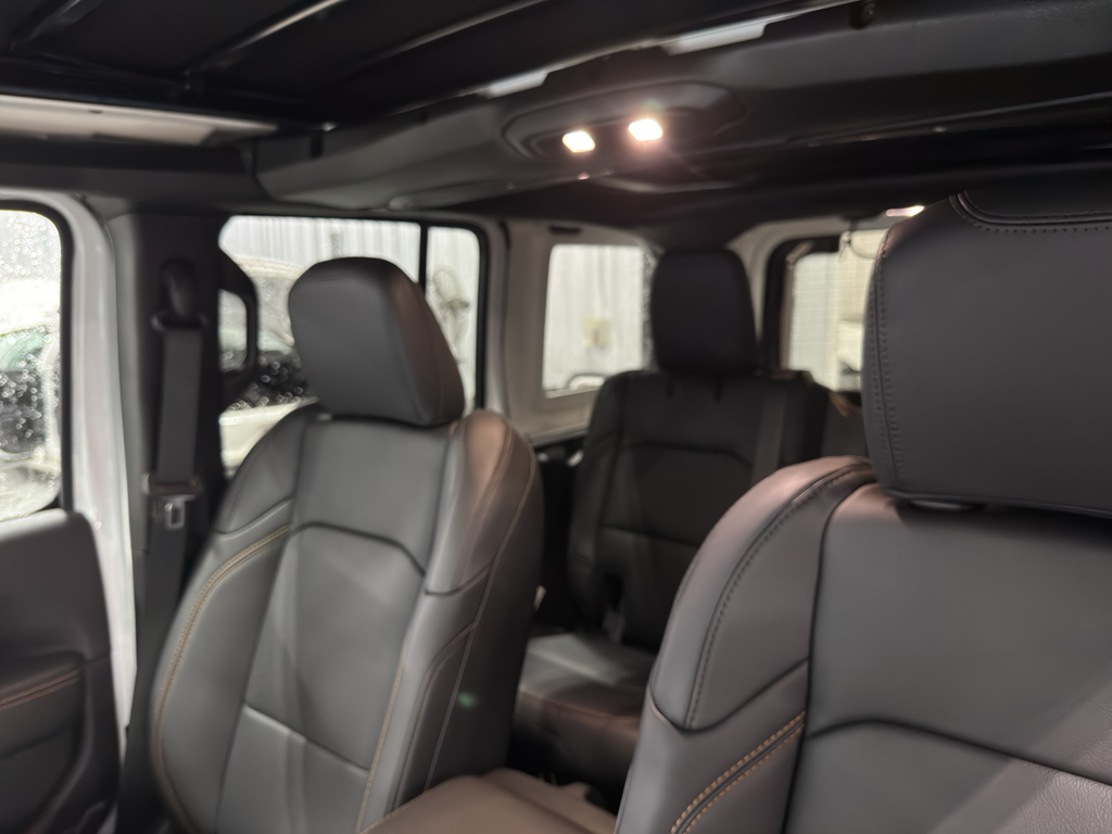 2025 Jeep Wrangler Sahara photo 4