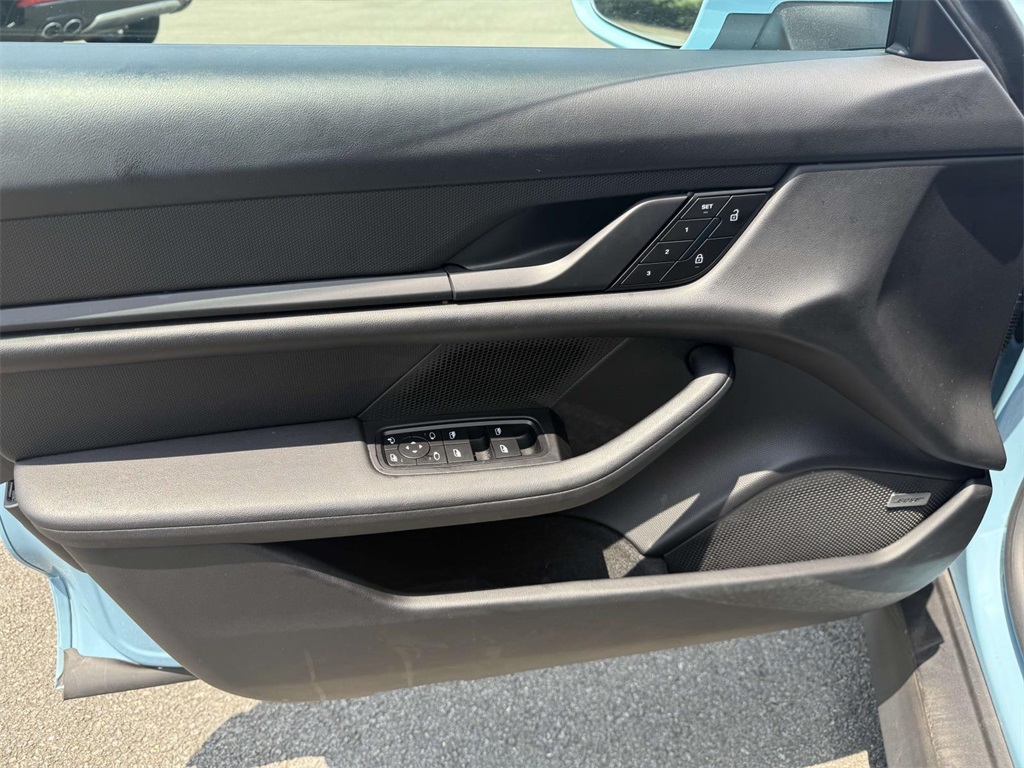2022 Porsche Taycan Base photo 18