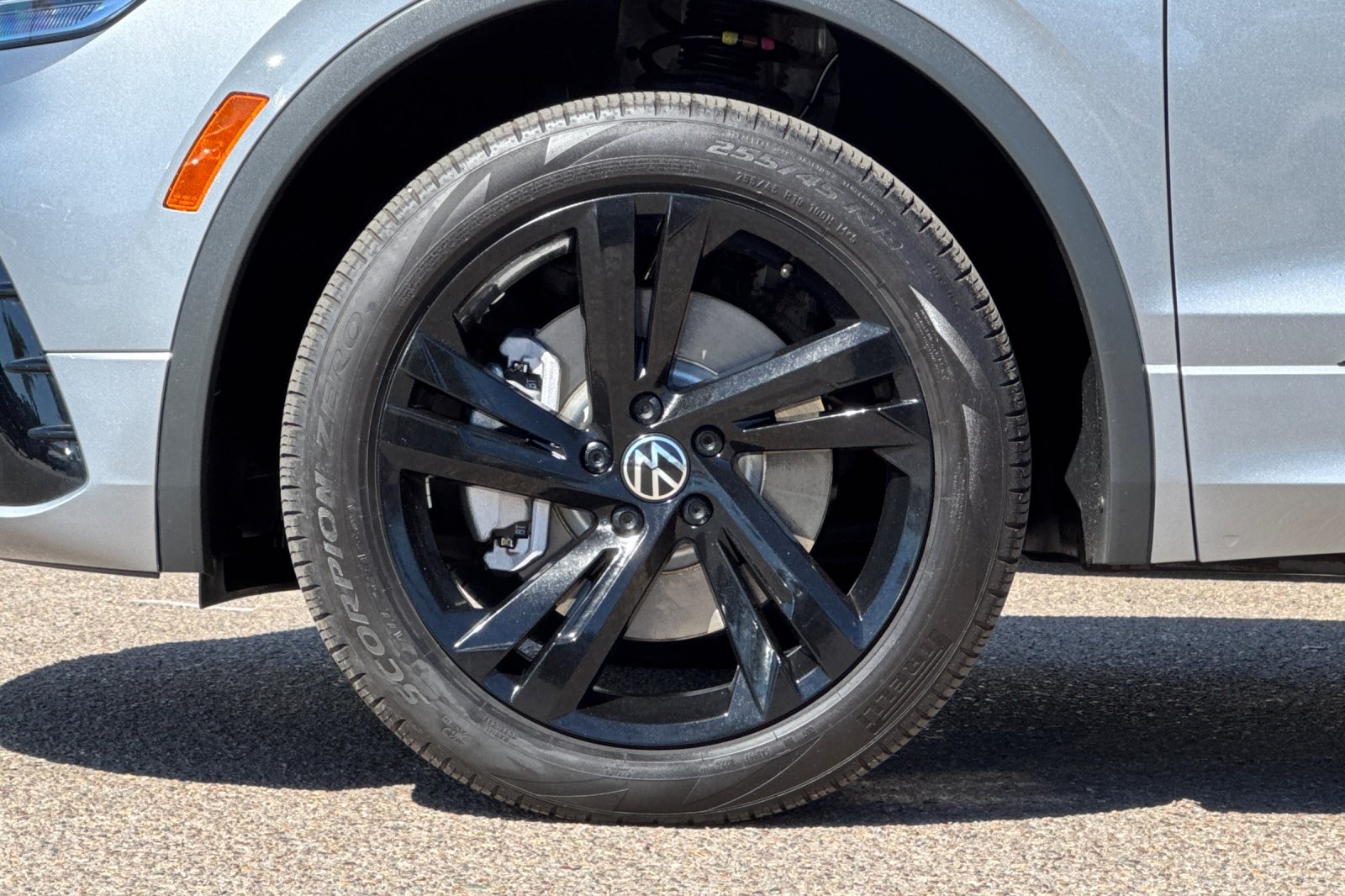 2024 Volkswagen Tiguan SE R-Line Black photo 24