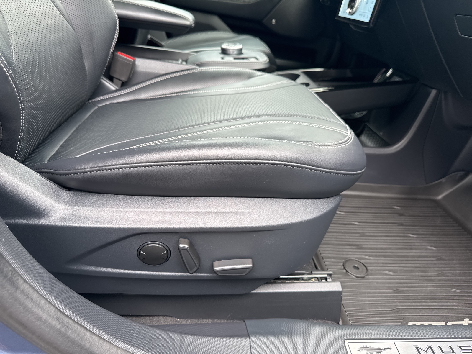 2021 Ford Mustang Mach-E Premium photo 23