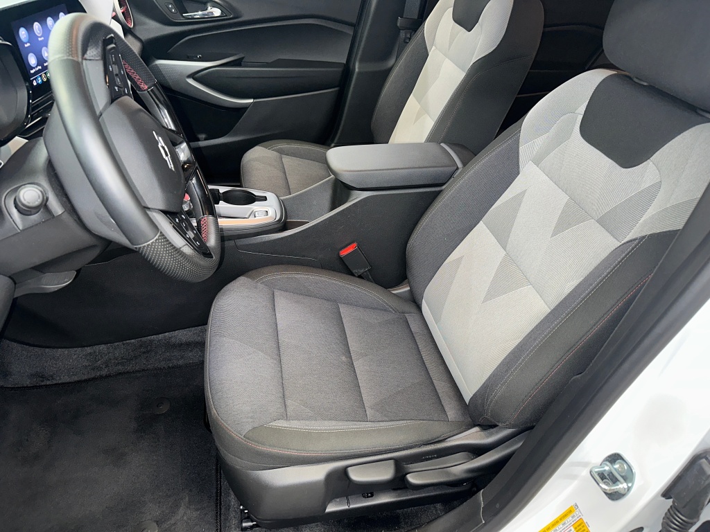 2024 Chevrolet Trax photo 2