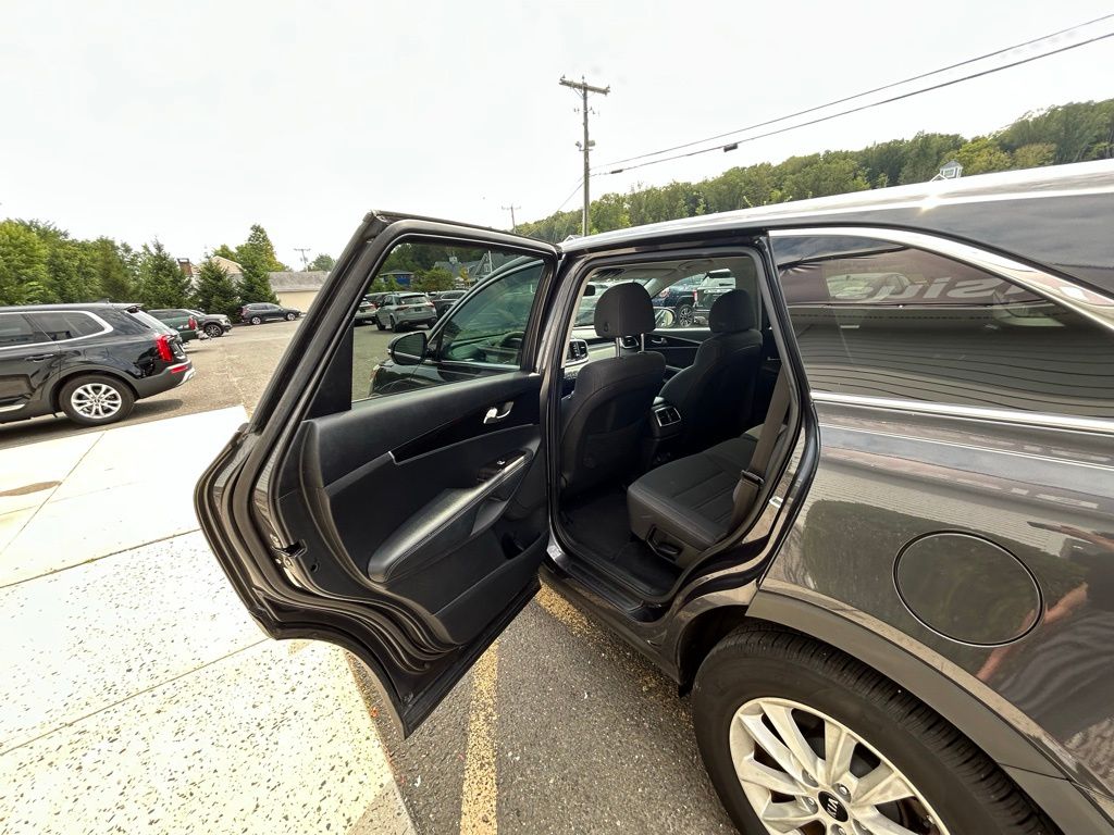 2019 Kia Sorento LX photo 11