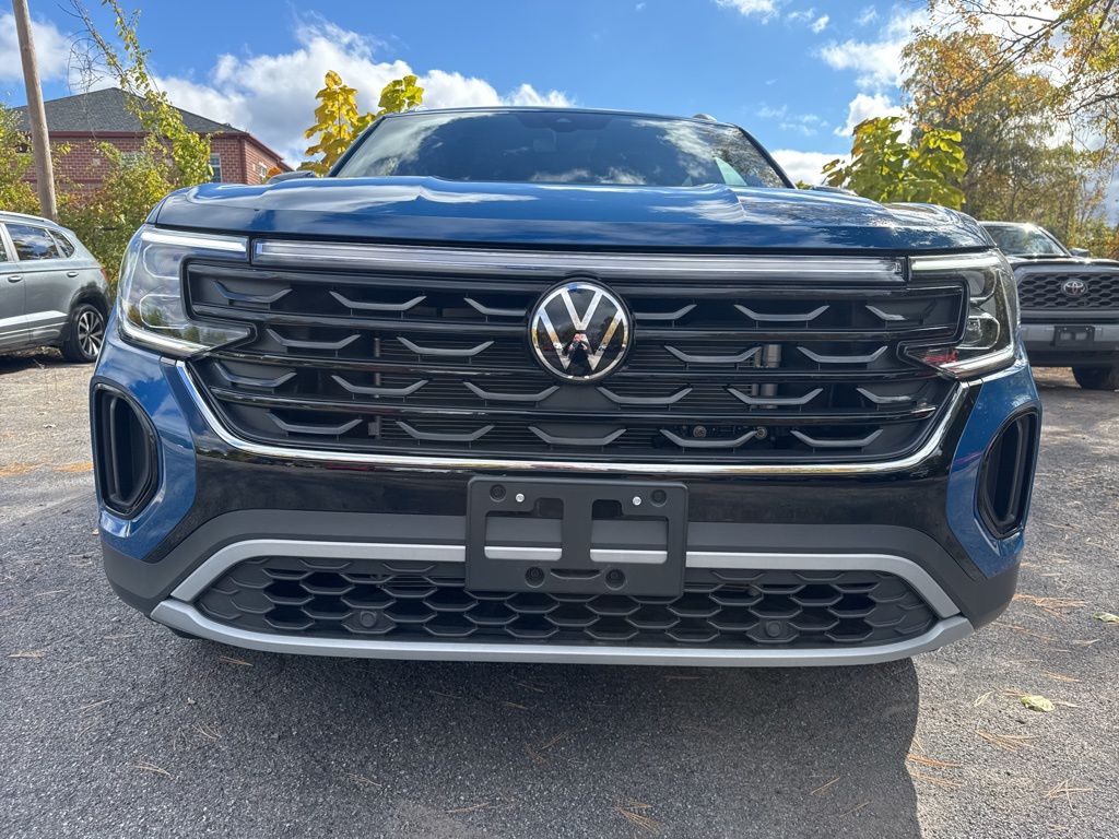 2025 Volkswagen Atlas Cross Sport SE photo 2