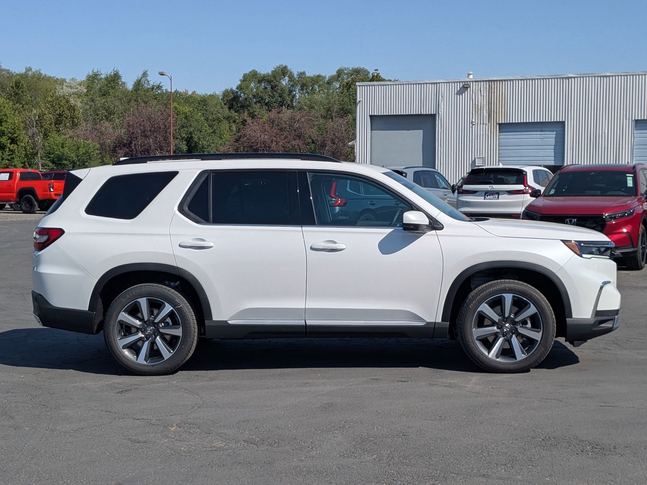 2025 Honda Pilot Elite photo 2