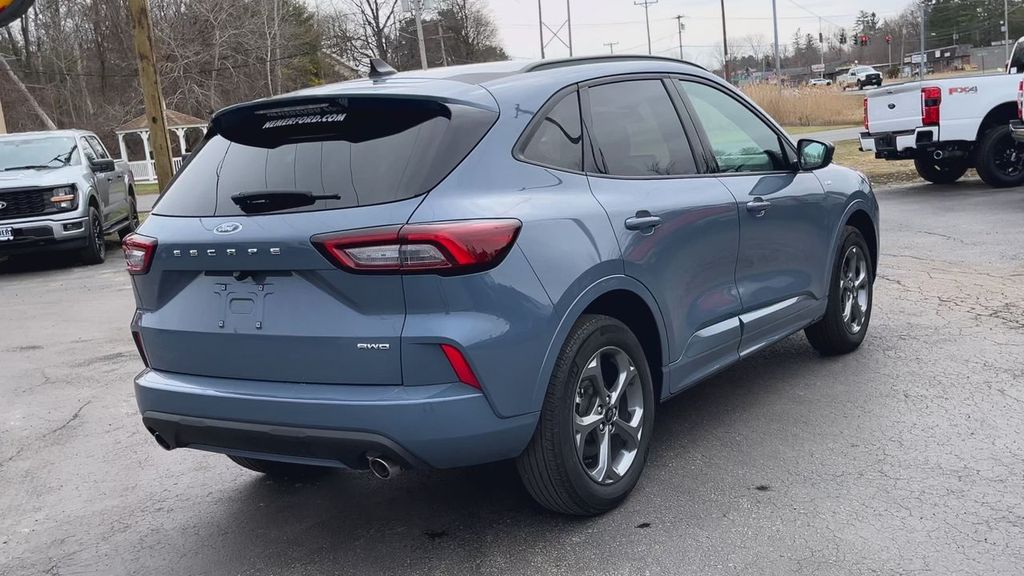2024 Ford Escape ST-Line photo 2