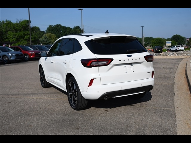 2023 Ford Escape ST-Line Elite photo 3