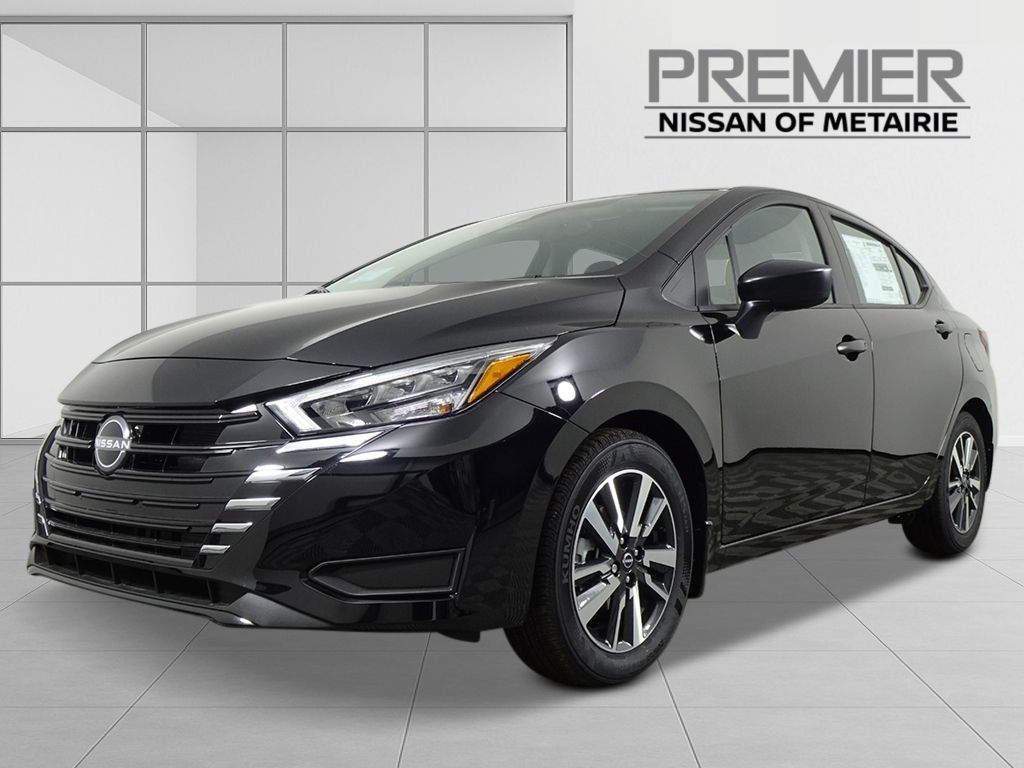 2025 Nissan Versa S's photo