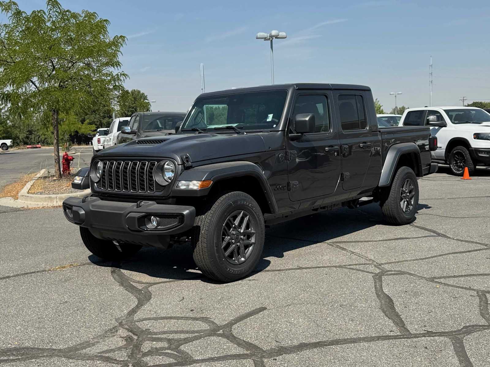 2025 Jeep Gladiator Sport S's photo