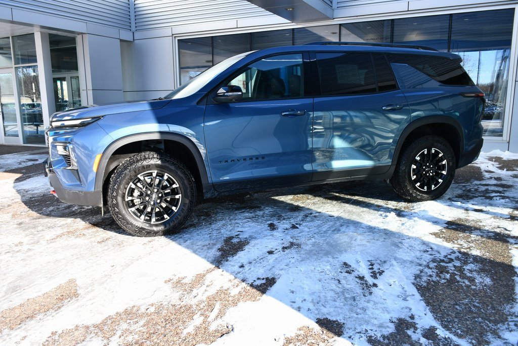 2025 Chevrolet Traverse Z71 photo 2